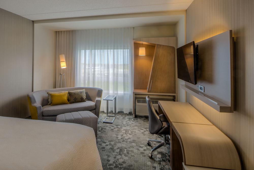 Courtyard By Marriott Winnipeg Airport מראה חיצוני תמונה