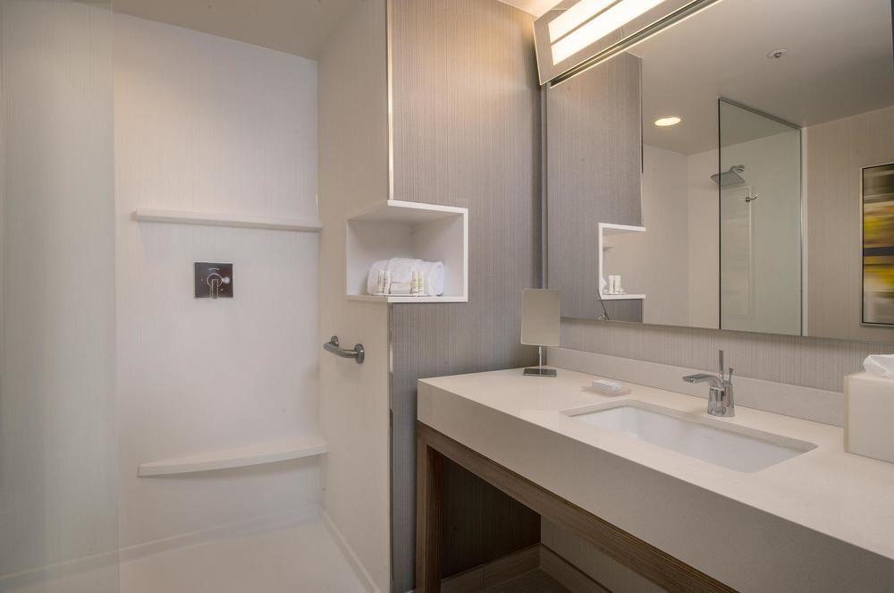 Courtyard By Marriott Winnipeg Airport מראה חיצוני תמונה