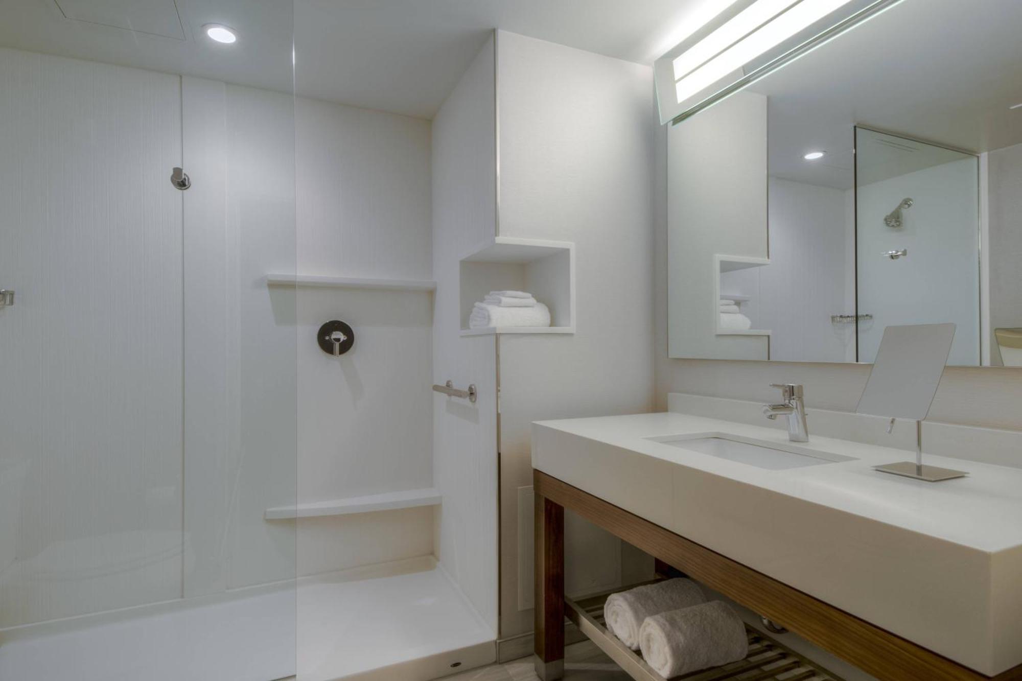 Courtyard By Marriott Winnipeg Airport מראה חיצוני תמונה