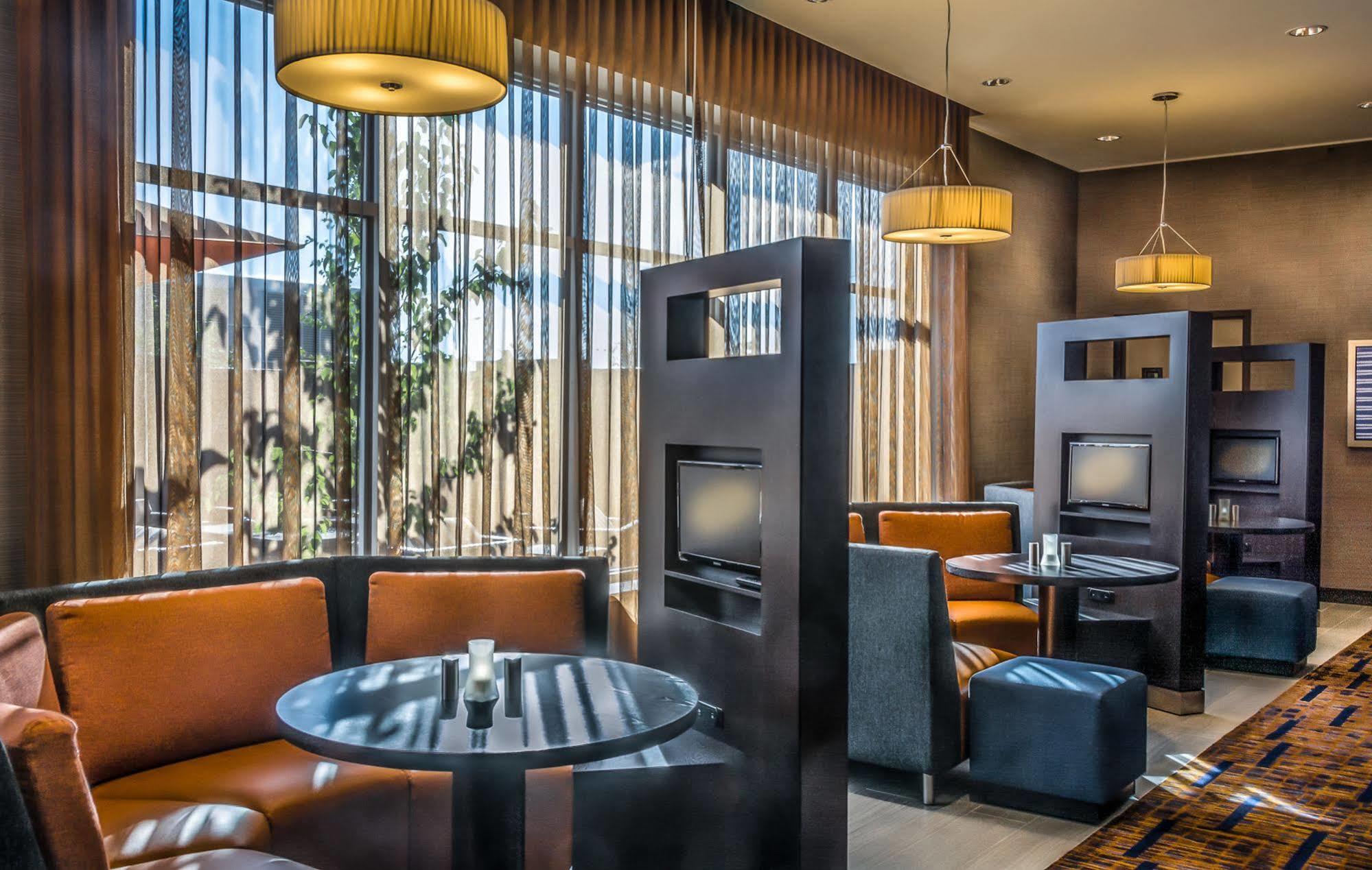 Courtyard By Marriott Winnipeg Airport מראה חיצוני תמונה