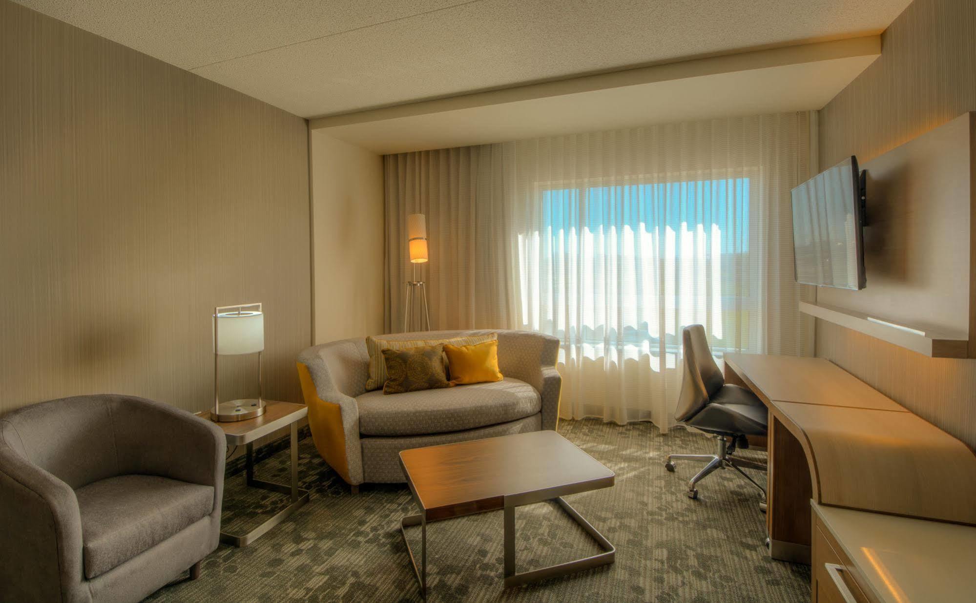 Courtyard By Marriott Winnipeg Airport מראה חיצוני תמונה